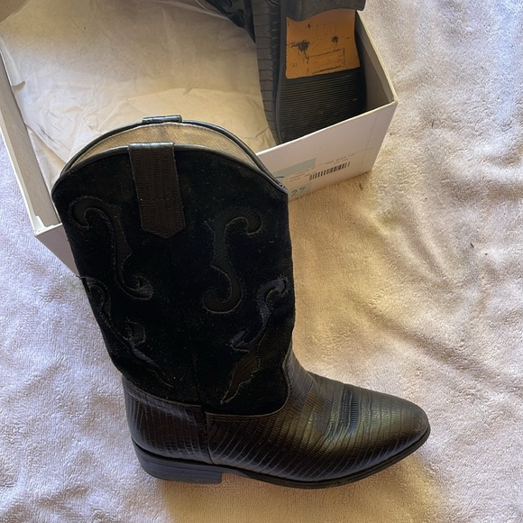 Boots - Picture 2 of 5